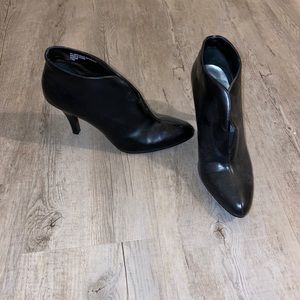 Sexy high heeled booties with slit in front